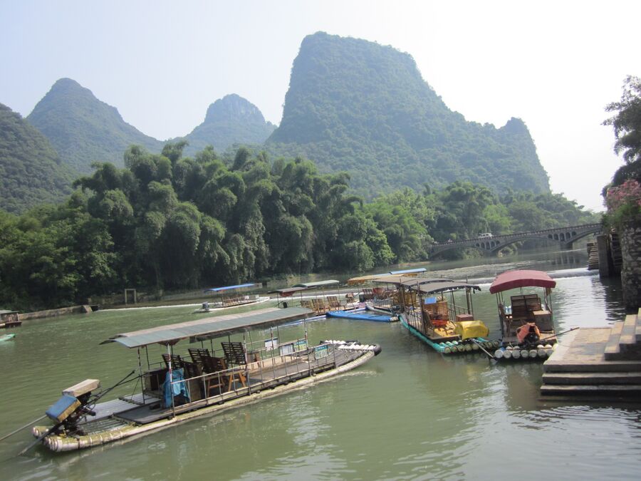 Río Li y montañas en Yangshuo