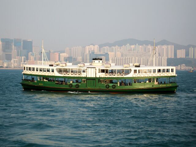 Star Ferry cruzando Victoria Harbour