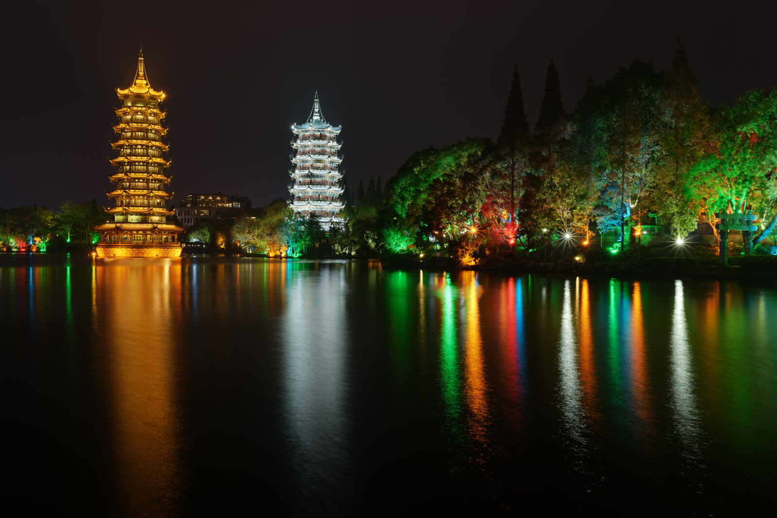Pagodas del Sol y la Luna